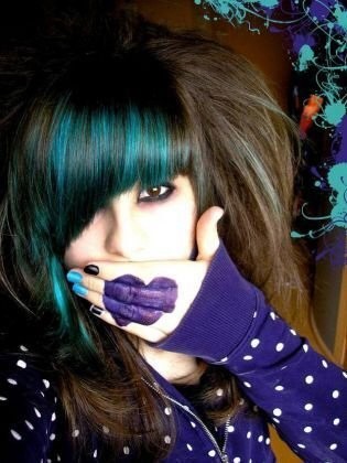 Пурпурная эмо-гёрл